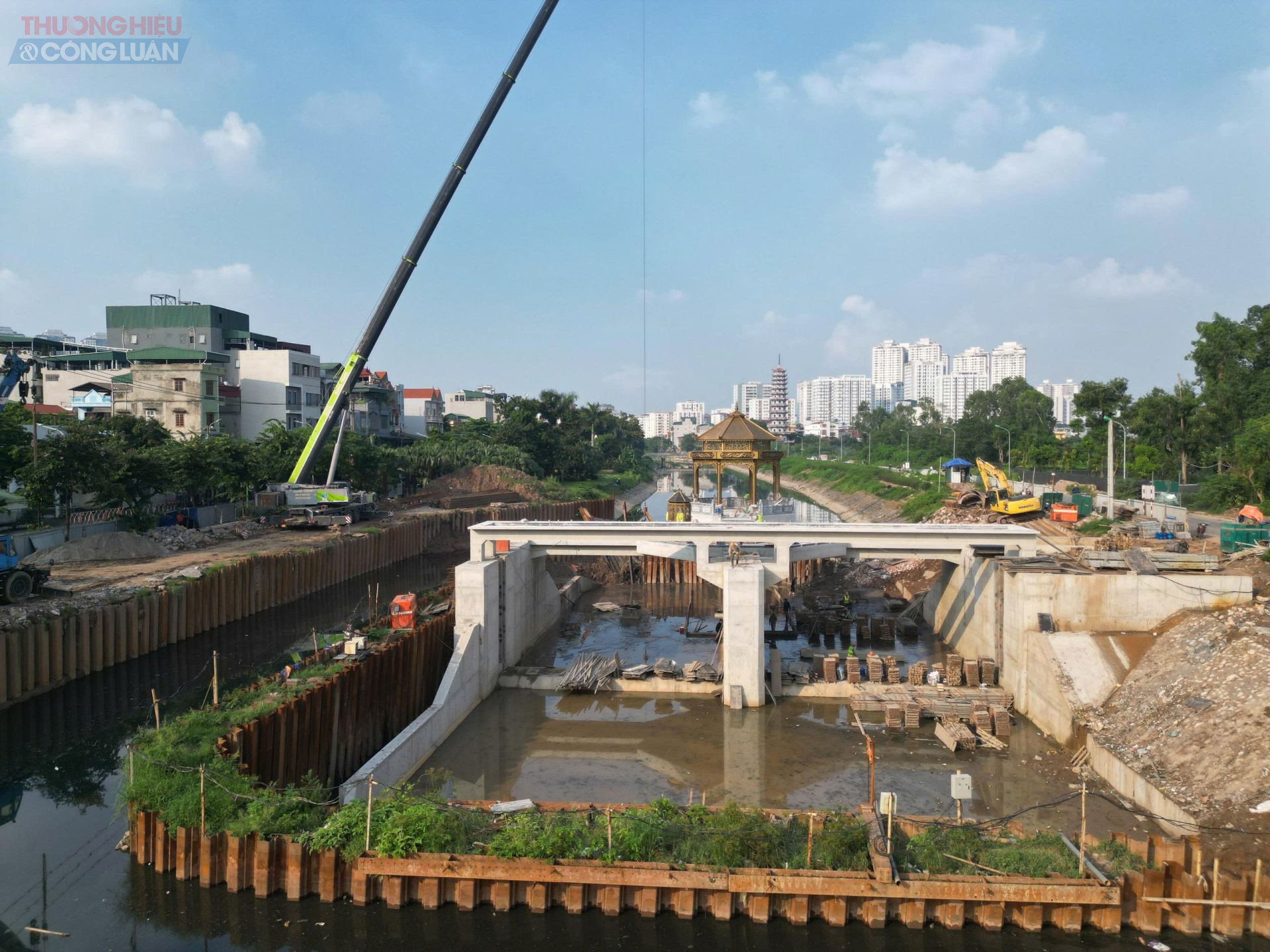 Một đoạn sông Tô Lịch qua TP Hà Nội.