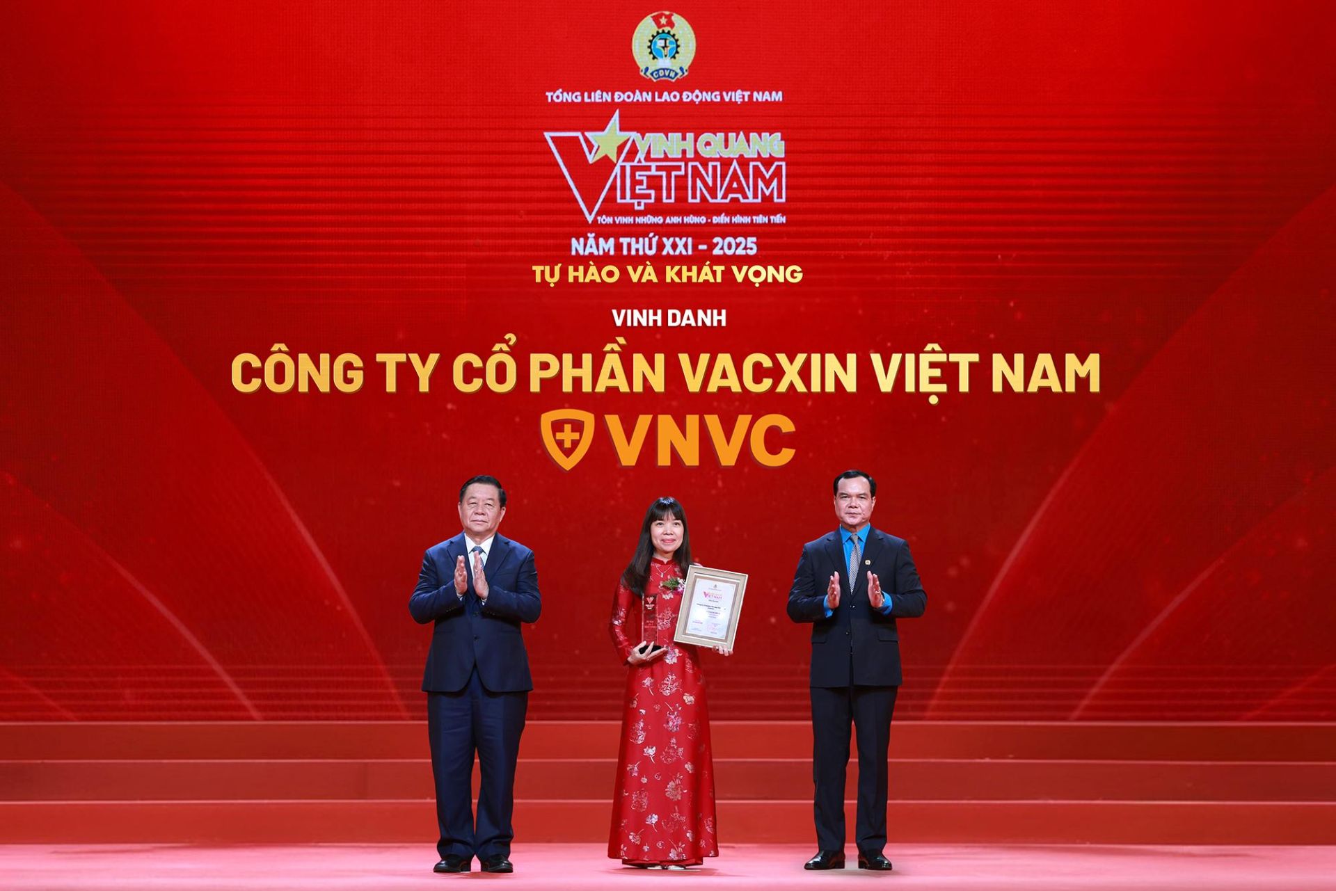 VNVC là một trong 13 tập thể điển hình tiên tiến toàn quốc được vinh danh tại chương trình “Vinh quang Việt Nam 2025”. Ảnh: BTC
