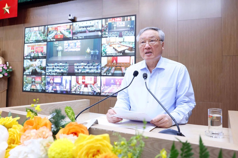 Theo Phó Thủ tướng Thường trực Chính phủ Nguyễn Hòa Bình, đặc xá vừa thể hiện sự nghiêm minh của pháp luật, vừa thể hiện tính nhân văn sâu sắc của chế độ ta với những người lầm lỗi biết ăn năn, hối cải, tích cực sửa chữa lỗi lầm để trở thành người lương thiện - Ảnh: VGP/Nguyễn Hoàng Theo Phó Thủ tướng Thường trực Chính phủ Nguyễn Hòa Bình, đặc xá vừa thể hiện sự nghiêm minh của pháp luật, vừa thể hiện tính nhân văn sâu sắc của chế độ ta với những người lầm lỗi biết ăn năn, hối cải, tích cực sửa chữa lỗi lầm để trở thành người lương thiện - Ảnh: VGP/Nguyễn Hoàng