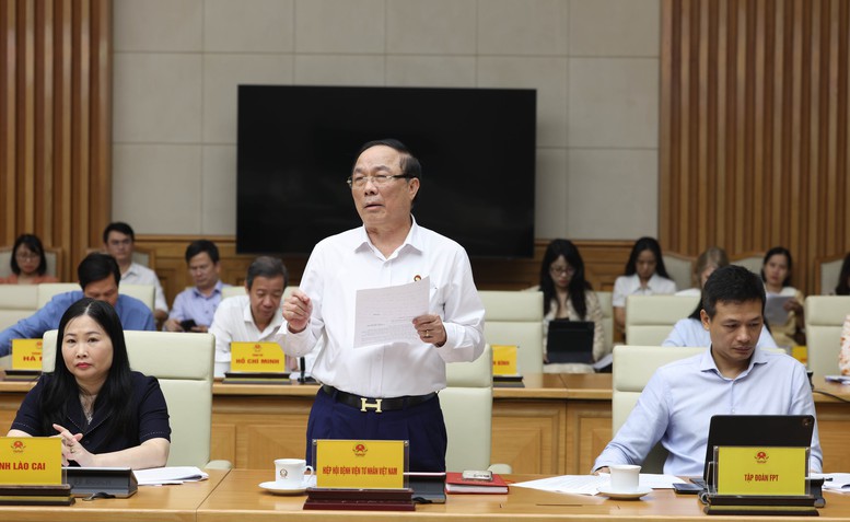 GS.TS. Nguyễn Văn Đệ, Chủ tịch Hiệp hội Bệnh viện tư nhân Việt Nam cho rằng, cần thúc đẩy mạnh mẽ sự tham gia của kinh tế tư nhân vào lĩnh vực y tế - Ảnh: VGP/Đức Tuân