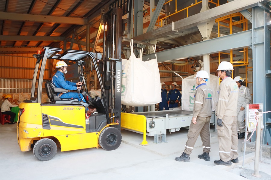 Sản phẩm mới lưu huỳnh hạt sẽ được BSR xuất bán cho khách hàng trong tháng 7