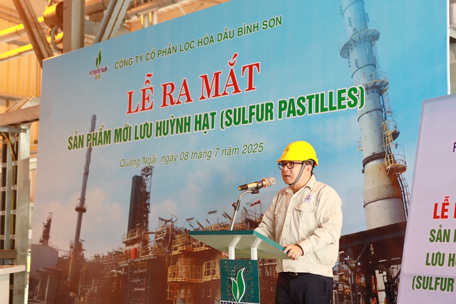 Tổng Giám đốc BSR Nguyễn Việt Thắng khẳng định việc ra mắt sản phẩm Lưu huỳnh hạt là sự cam kết mạnh mẽ của BSR trong lộ trình chuyển dịch năng lượng và tiến trình xây dựng Nhà máy lọc dầu xanh, phát triển bền vững