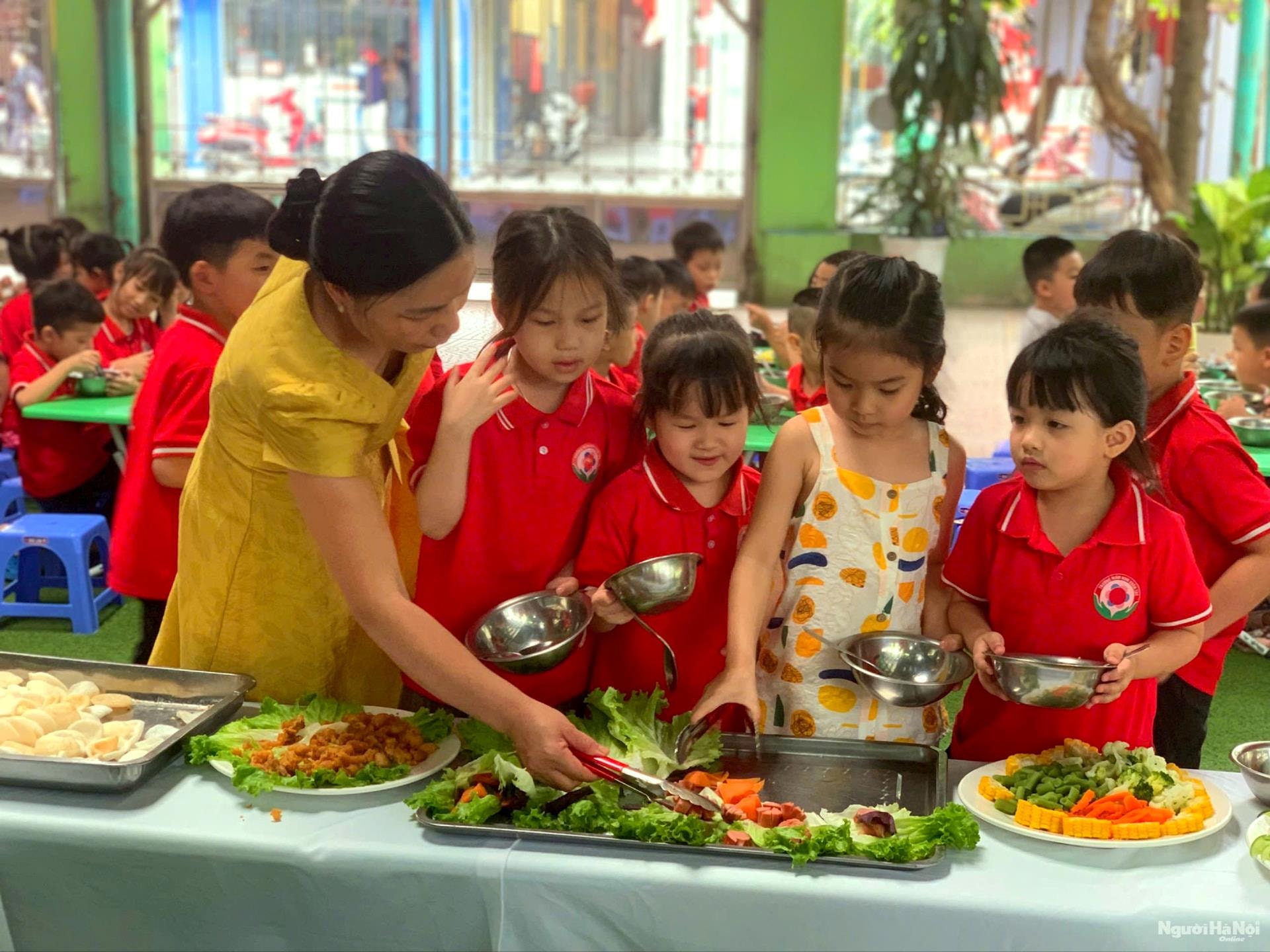 Dự kiến, khoảng 768.000 học sinh tiểu học tại Hà Nội sẽ được hỗ trợ suất ăn bán trú năm học 2025 – 2026
