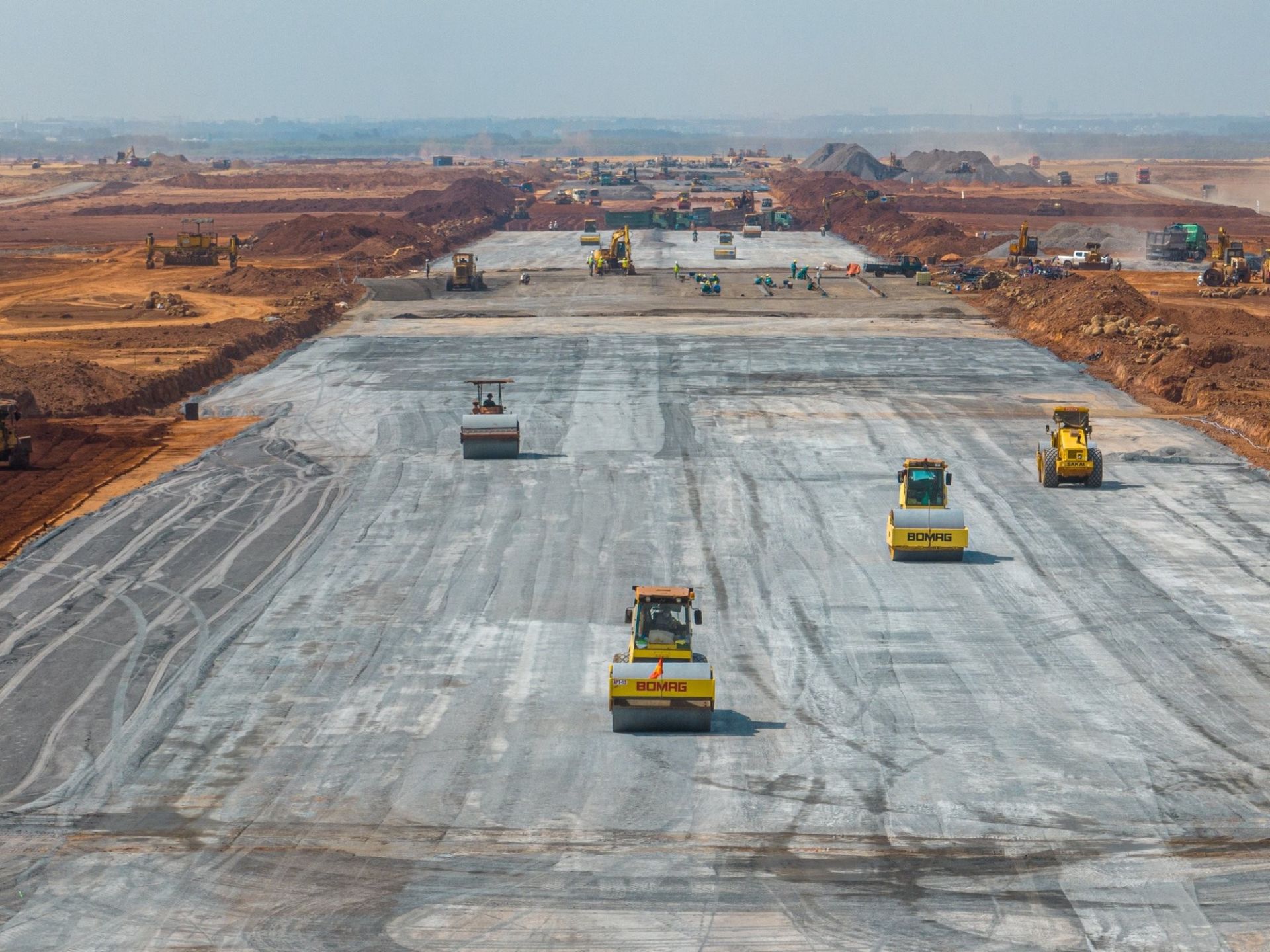 Tổng công ty Cảng hàng không Việt Nam (ACV) cũng thông tin, đến ngày 10/6, tổng khối lượng vật liệu đá được đưa về công trường dự án sân bay Long Thành đạt khoảng 1,38 triệu m3,