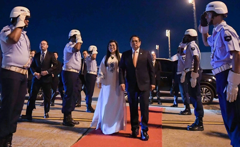 Thủ tướng Phạm Minh Chính và phu nhân cùng đoàn kết thúc chuyến công tác tại Brazil. Thủ tướng Phạm Minh Chính và phu nhân cùng đoàn kết thúc chuyến công tác tại Brazil.
