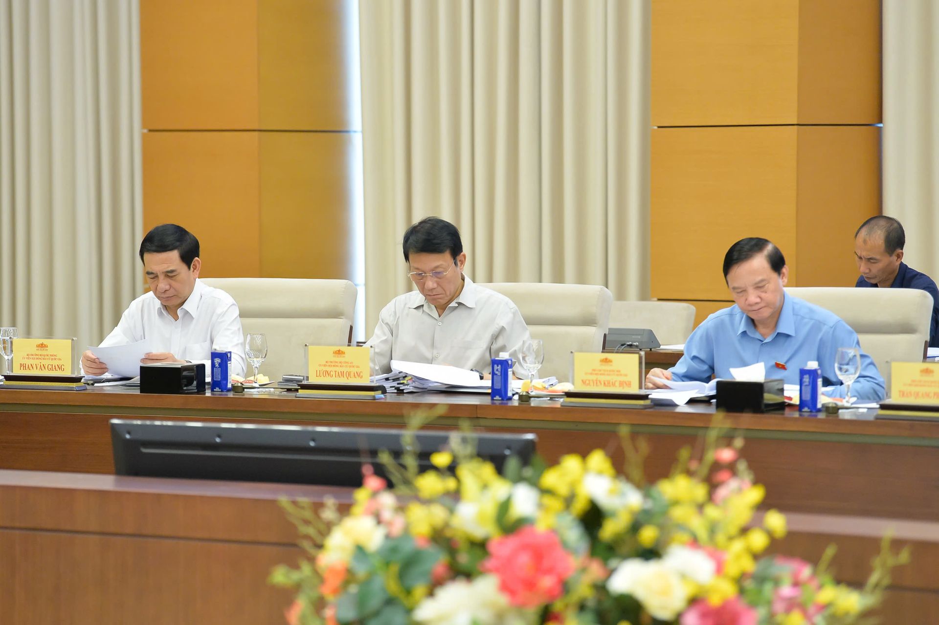 Các đại biểu tham dự Phiên họp