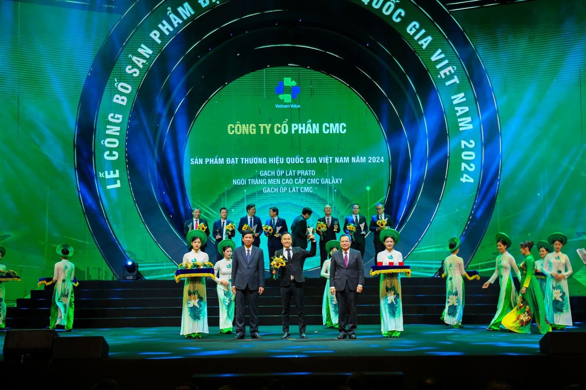 Những sản phẩm “Vươn mình tiến vào kỷ nguyên xanh” - Bài 13: Gạch ốp lát, ngói tráng men CMC