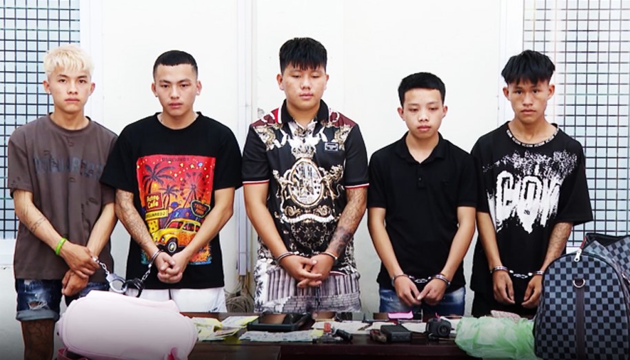 5 đối tượng bị c&ocirc;ng an phường V&otilde; Cường bắt giữ.