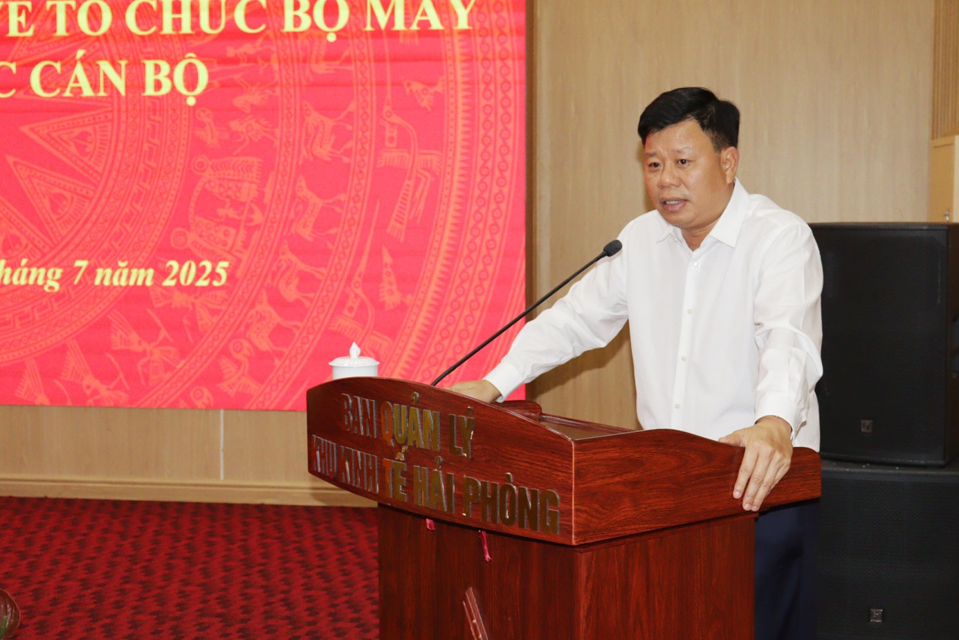 Đồng chí Lê Trung Kiên, Trưởng Ban Quản lý Khu kinh tế Hải Phòng phát biểu tại Hội nghị.