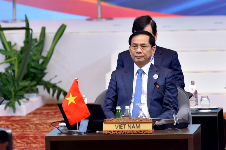 Đánh giá cao nỗ lực của AICHR trong 15 năm qua, Phó Thủ tướng, Bộ trưởng Bộ Ngoại giao Bùi Thanh Sơn bày tỏ tin tưởng AICHR sẽ tiếp tục góp phần quan trọng vào việc triển khai Tầm nhìn Cộng đồng ASEAN 2045 cùng các chiến lược hợp tác của ASEAN