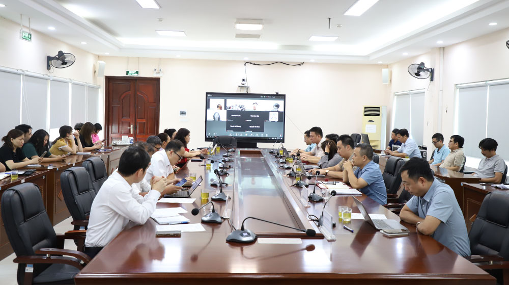 Quang cảnh buổi làm việc