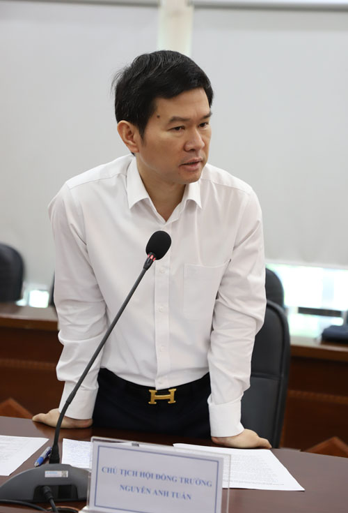 PGS.TS Nguyễn Ang Tuấn, Chủ tịch Hội đồng trường phát biểu tại buổi làm việc