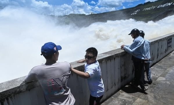 Chiều 9/7, Thủy điện Hòa Bình của tỉnh Phú Thọ được lệnh mở một cửa đáy xả lũ