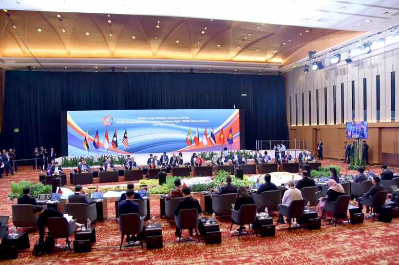 Ngày 8/7, tại Trung tâm Hội nghị Kuala Lumpur, Hội nghị Bộ trưởng Ngoại giao ASEAN lần thứ 58 đã khởi động với hai hoạt động quan trọng