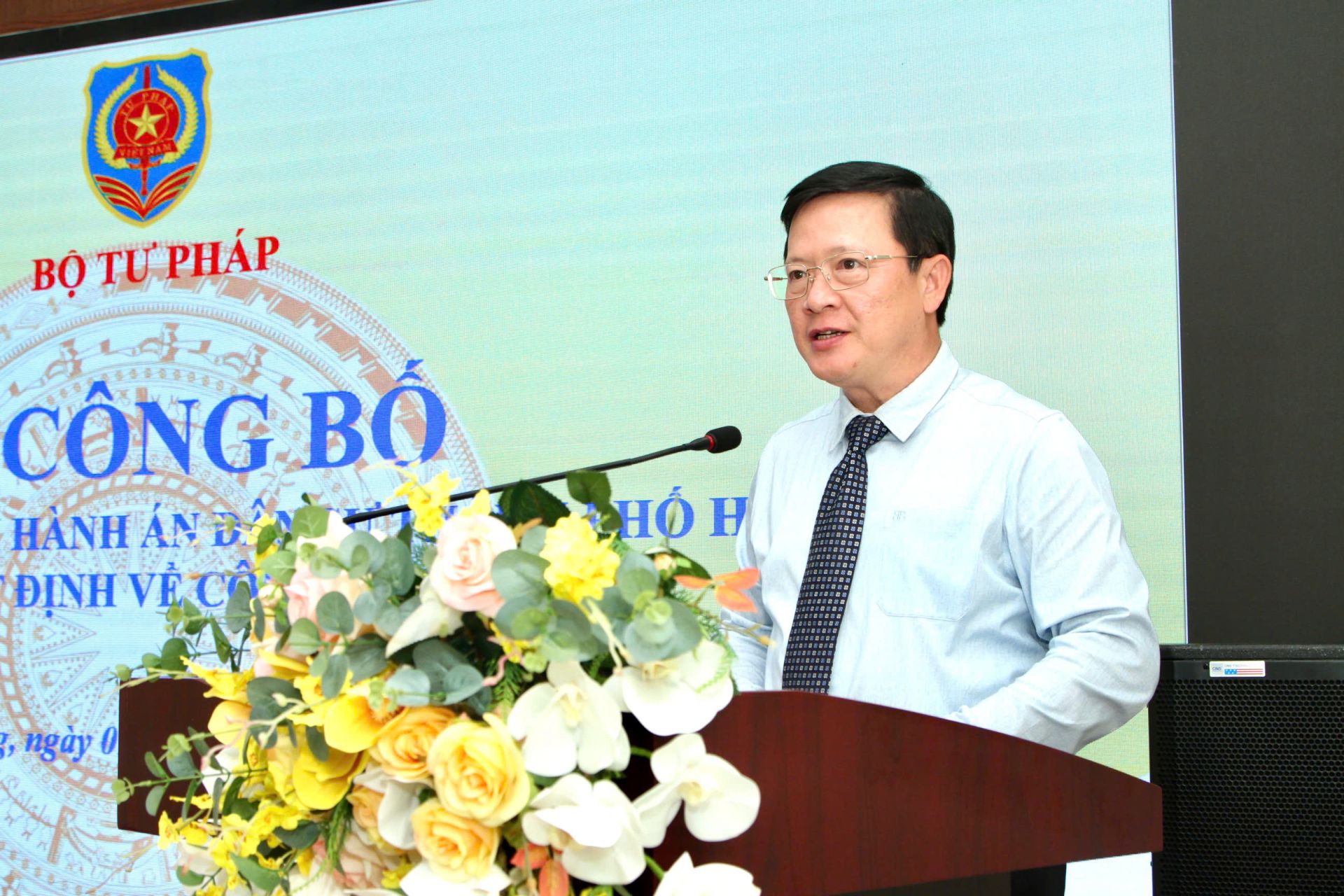 Thứ trưởng Bộ Tư pháp Mai Lương Khôi phát biểu chỉ đạo tại Hội nghị