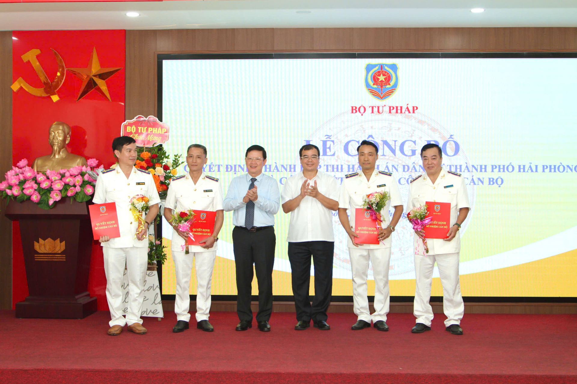 Công bố Quyết định thành lập Cục Thi hành án dân TP. Hải Phòng và các quyết định về công tác cán bộ