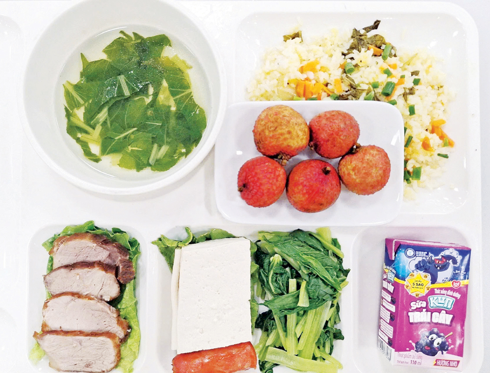 Nhiều doanh nghiệp ở Bắc Ninh đưa vải thiều vào suất ăn hàng ngày