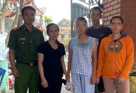 Công an Hải Phòng kịp thời hỗ trợ, đưa cháu bé đi lạc về gia đình an toàn