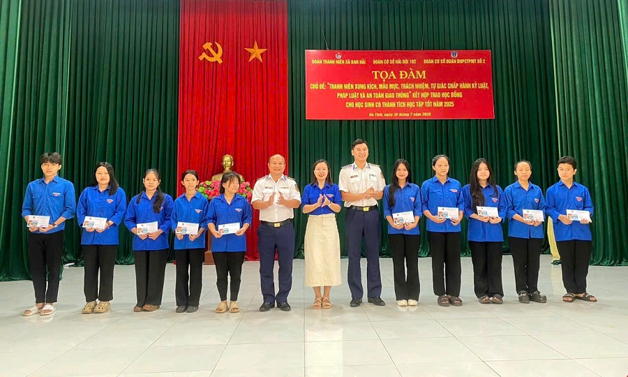 Hải đội 102 tổ chức tọa đàm “Thanh niên xung kích, mẫu mực, trách nhiệm, tự giác chấp hành kỷ luật, pháp luật và an toàn giao thông”