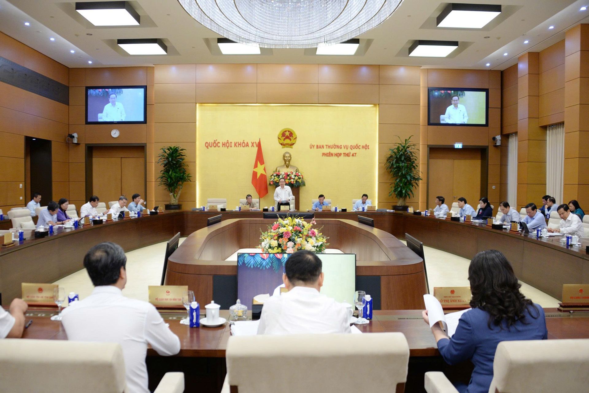 Quang cảnh phiên họp thứ 47 của UBTVQH