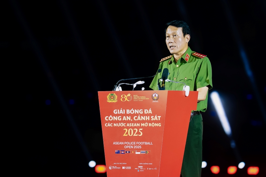 Bộ trưởng Bộ Công an Lương Tam Quang phát biểu tại buổi lễ khai mạc Giải bóng đá Công an, Cảnh sát các nước Asean mở rộng 2025