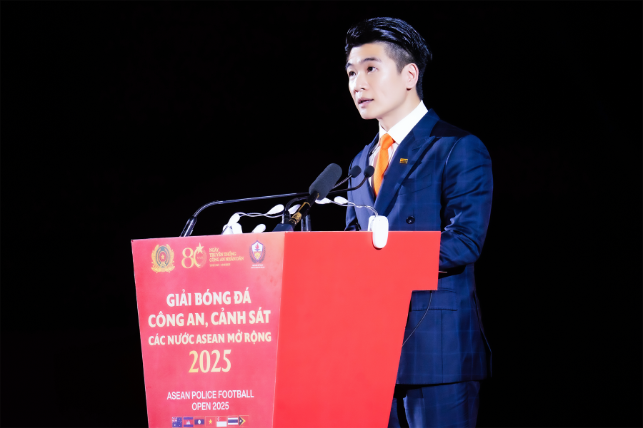 Ông Đỗ Quang Vinh – Phó Chủ tịch HĐQT kiêm Phó Tổng Giám đốc SHB phát biểu tại buổi lễ khai mạc Ông Đỗ Quang Vinh – Phó Chủ tịch HĐQT kiêm Phó Tổng Giám đốc SHB phát biểu tại buổi lễ khai mạc