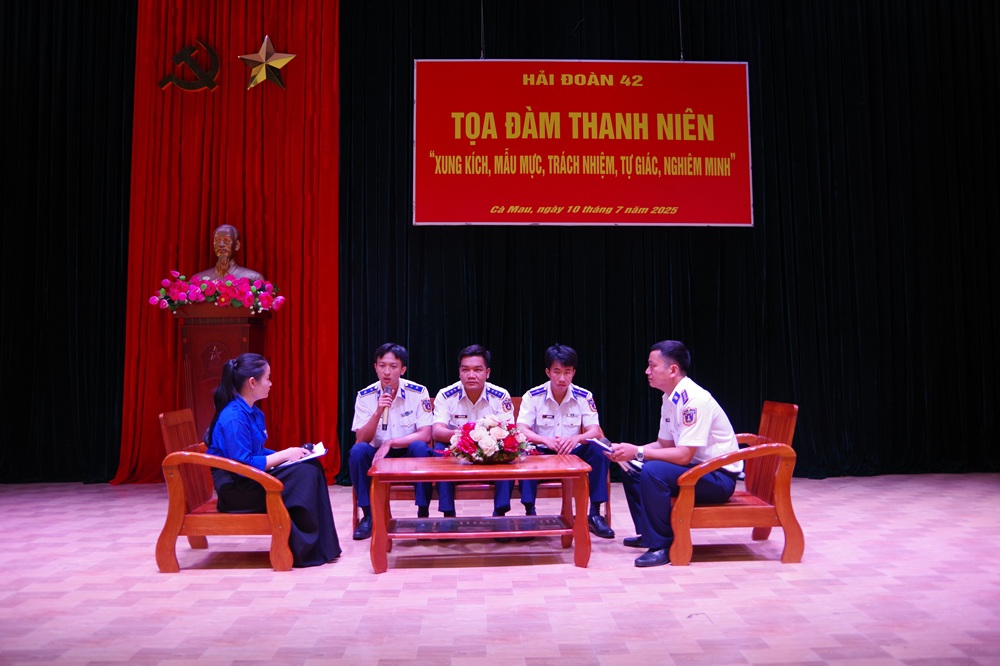 Các đoàn viên tham gia toạ đàm