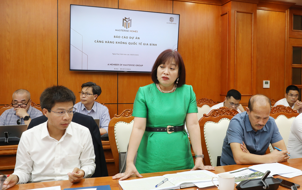 Đại diện Công ty cổ phần Tập đoàn Masterrise kiến nghị. Đại diện Công ty cổ phần Tập đoàn Masterrise kiến nghị.