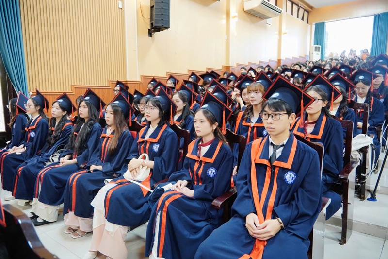 Các tân bác sĩ, dược sĩ, cử nhân y khoa Các tân bác sĩ, dược sĩ, cử nhân y khoa