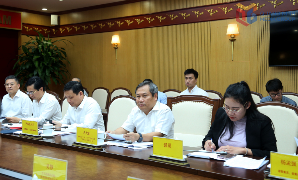 Ông Vũ Đại Thắng, Ủy viên Trung ương Đảng, Bí thư Tỉnh ủy, Trưởng Đoàn ĐBQH tỉnh Quảng Ninh, phát biểu tại cuộc làm việc.