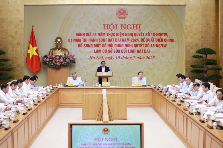 Thủ tướng cho rằng, đất đai là vấn đề khó, nhạy cảm, phức tạp nên phải kiên trì, kiên định; hết sức lắng nghe các ý kiến nhà quản lý, nhà khoa học, người dân, doanh nghiệp; không cầu toàn, không nóng vội trong quá trình điều chỉnh, bổ sung - Ảnh: VGP/Nhật Bắc