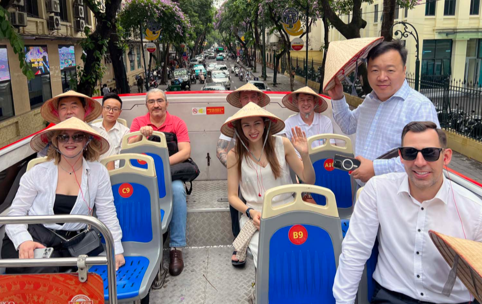 Theo các chuyên gia nhận định, cơ quan quản lý cần hỗ trợ doanh nghiệp nhiều hơn trong hoạt động đầu tư, khai thác tiềm năng, thế mạnh văn hóa, thiên nhiên, lịch sử… từ đó, nâng cấp, xây dựng tour mới, cơ sở hạ tầng… Ảnh: Hoài Nam Theo các chuyên gia nhận định, cơ quan quản lý cần hỗ trợ doanh nghiệp nhiều hơn trong hoạt động đầu tư, khai thác tiềm năng, thế mạnh văn hóa, thiên nhiên, lịch sử… từ đó, nâng cấp, xây dựng tour mới, cơ sở hạ tầng… Ảnh: Hoài Nam