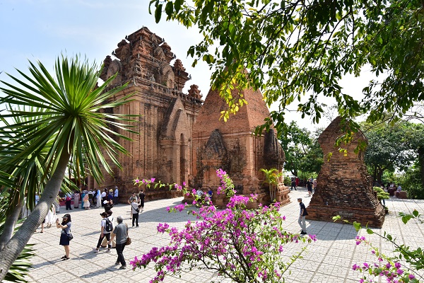 Cận cảnh phía sau Tháp Bà Ponagar