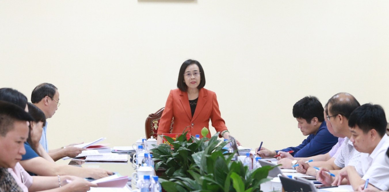 Phó Bí thư Thường trực Tỉnh ủy Lạng Sơn Đoàn Thị Hậu, Chủ tịch HĐND tỉnh, Tổ trưởng Tổ duyệt văn kiện số 2 chủ trì cuộc họp duyệt văn kiện trình đại hội đảng bộ xã, nhiệm kỳ 2025 - 2030 của các xã: Thất Khê, Đoàn Kết, Tân Tiến, Tràng Định, Quốc Khánh, Kháng Chiến và Quốc Việt. Phó Bí thư Thường trực Tỉnh ủy Lạng Sơn Đoàn Thị Hậu, Chủ tịch HĐND tỉnh, Tổ trưởng Tổ duyệt văn kiện số 2 chủ trì cuộc họp duyệt văn kiện trình đại hội đảng bộ xã, nhiệm kỳ 2025 - 2030 của các xã: Thất Khê, Đoàn Kết, Tân Tiến, Tràng Định, Quốc Khánh, Kháng Chiến và Quốc Việt.