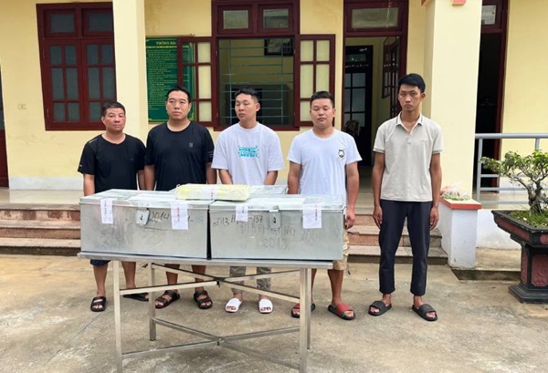 Các đối tượng liên quan đường dây vận chuyển bạc qua biên giới cùng tang vật có trị giá gần 7 tỷ đồng Các đối tượng liên quan đường dây vận chuyển bạc qua biên giới cùng tang vật có trị giá gần 7 tỷ đồng