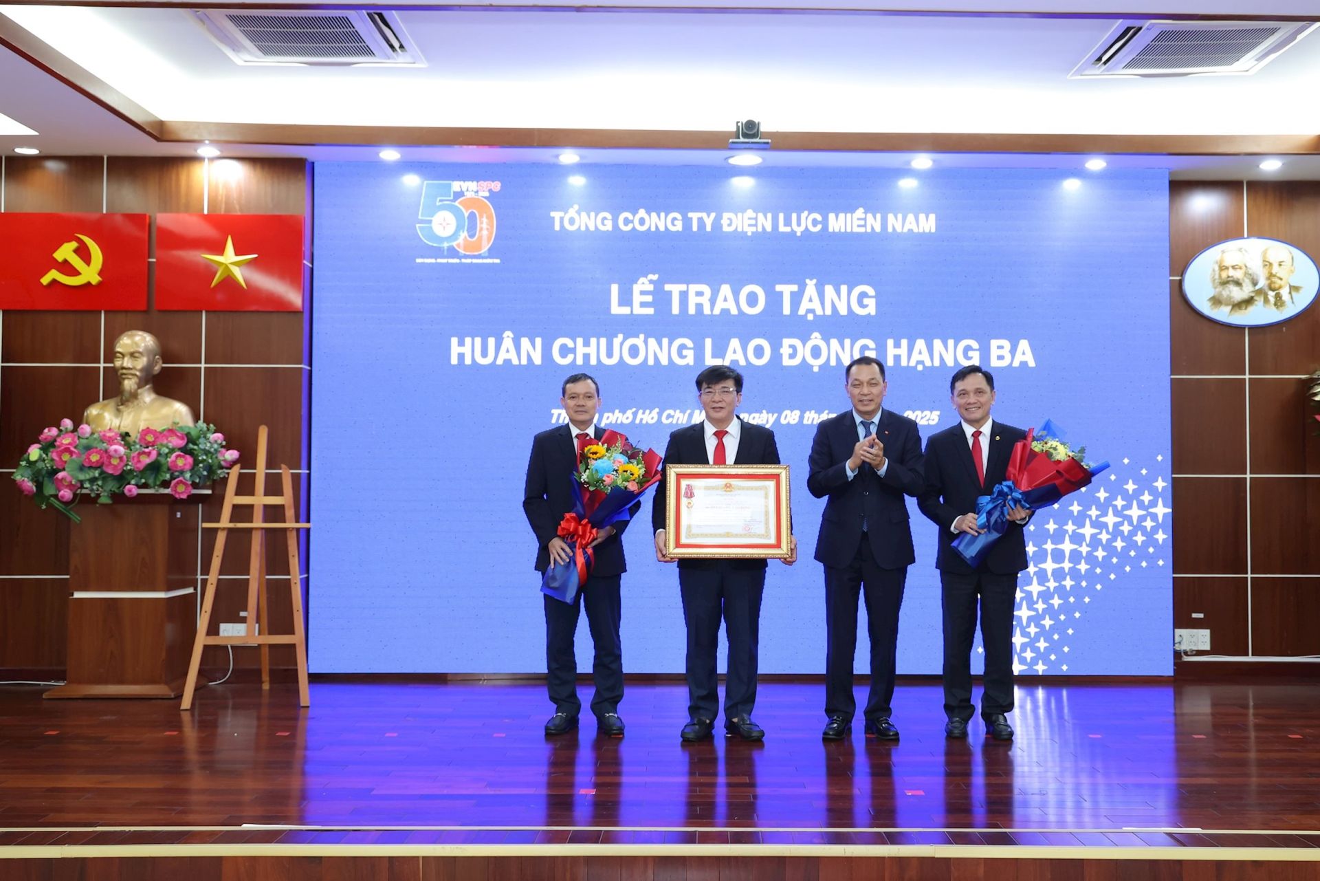 EVNSPC đón nhận Huân chương Lao động và sơ kết hoạt động 6 tháng đầu năm