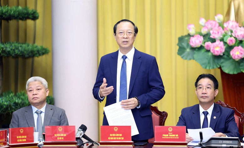 Thứ trưởng Bộ Giáo dục và Đào tạo Phạm Ngọc Thưởng phát biểu tại buổi họp báo - Ảnh: VGP/Đức Tuân Thứ trưởng Bộ Giáo dục và Đào tạo Phạm Ngọc Thưởng phát biểu tại buổi họp báo - Ảnh: VGP/Đức Tuân