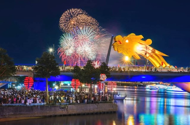 Với chủ đề “Đón kỷ nguyên mới”, đêm chung kết hứa hẹn mang đến những màn trình diễn mãn nhãn, thể hiện tầm nhìn và khát vọng vươn xa của thành phố bên sông Hàn. Với chủ đề “Đón kỷ nguyên mới”, đêm chung kết hứa hẹn mang đến những màn trình diễn mãn nhãn, thể hiện tầm nhìn và khát vọng vươn xa của thành phố bên sông Hàn.