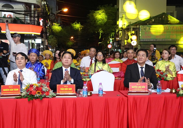 Đại biểu đến dự