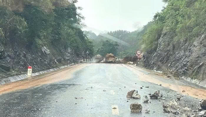 Nguy cơ sạt lở tăng, Bộ Xây dựng yêu cầu xử lý khẩn các tuyến đường xung yếu
