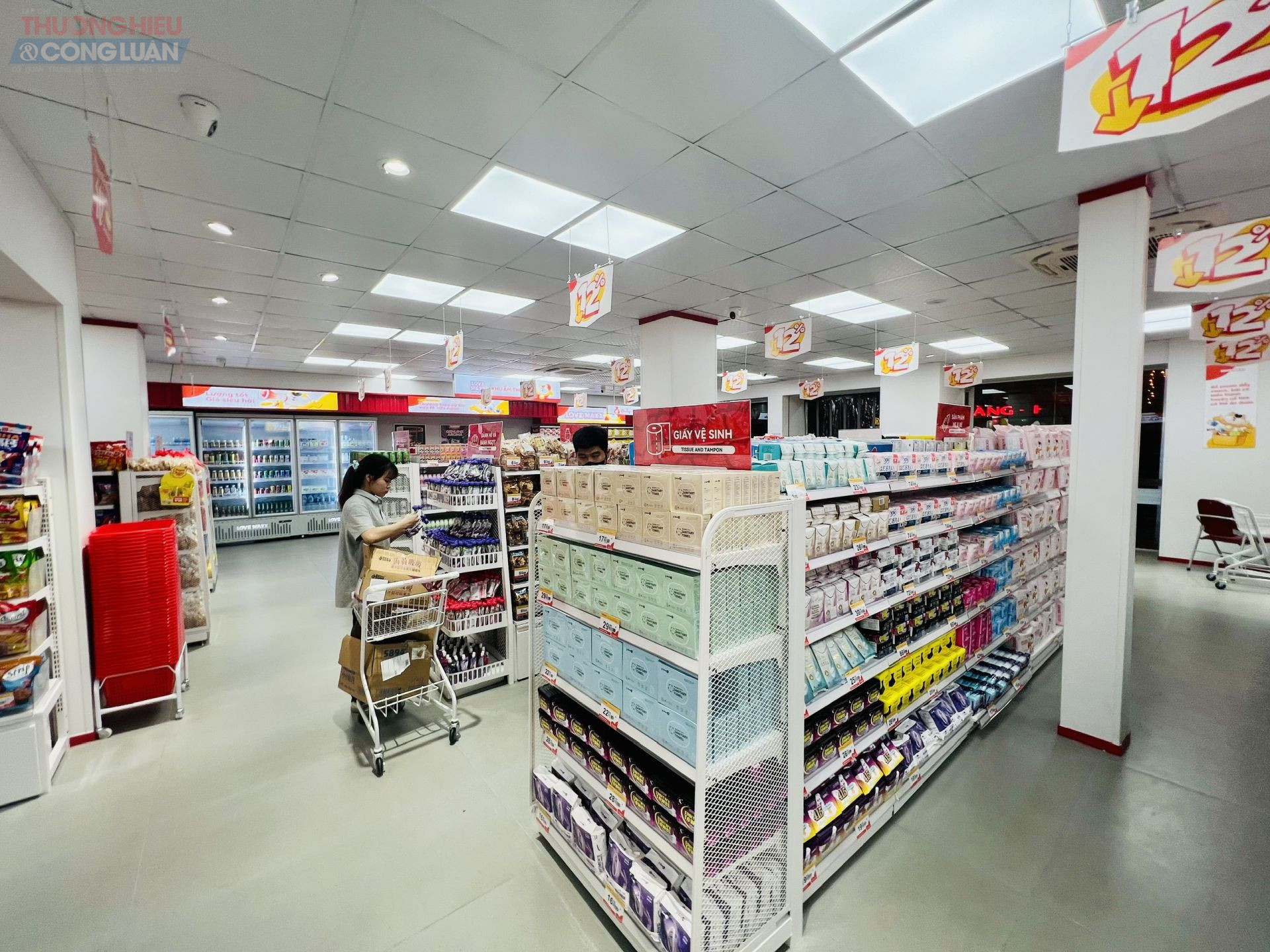 Không gian bên trong cửa hàng LOVE MAXX số 18 Phùng Hưng, Hà Nội Không gian bên trong cửa hàng LOVE MAXX số 18 Phùng Hưng, Hà Nội