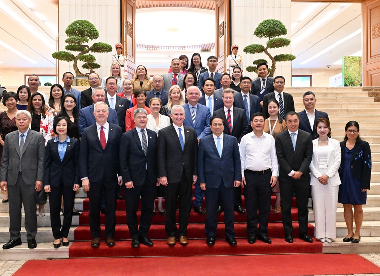 Thủ tướng cùng đoàn doanh nghiệp của Hội đồng Kinh doanh Hoa Kỳ - ASEAN (USABC) - Ảnh: VGP/Nhật Bắc