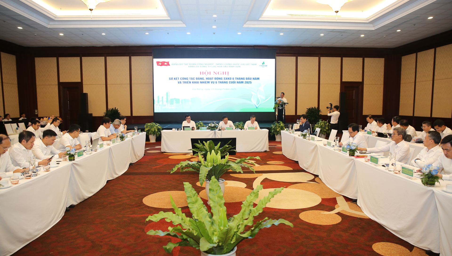 Toàn cảnh Hội nghị sơ kết công tác xây dựng Đảng, hoạt động sản xuất kinh doanh 6 tháng đầu năm 2025 Toàn cảnh Hội nghị sơ kết công tác xây dựng Đảng, hoạt động sản xuất kinh doanh 6 tháng đầu năm 2025