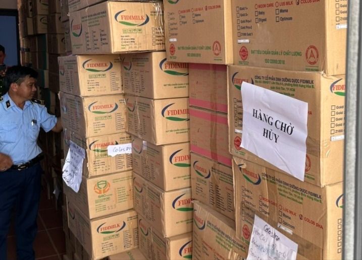 Lực lượng chức năng phát hiện gần 25 tấn sữa bột không rõ nguồn gốc Lực lượng chức năng phát hiện gần 25 tấn sữa bột không rõ nguồn gốc