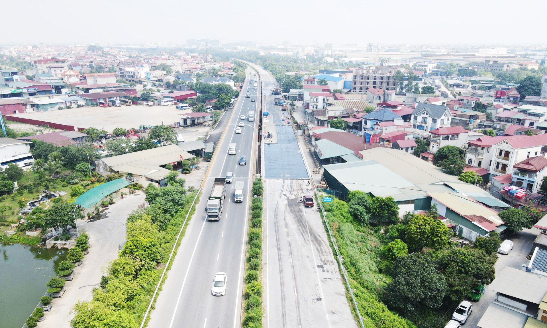 Cầu Đông Yên đã chính thức thông xe ngày 11/7. Cầu Đông Yên đã chính thức thông xe ngày 11/7.