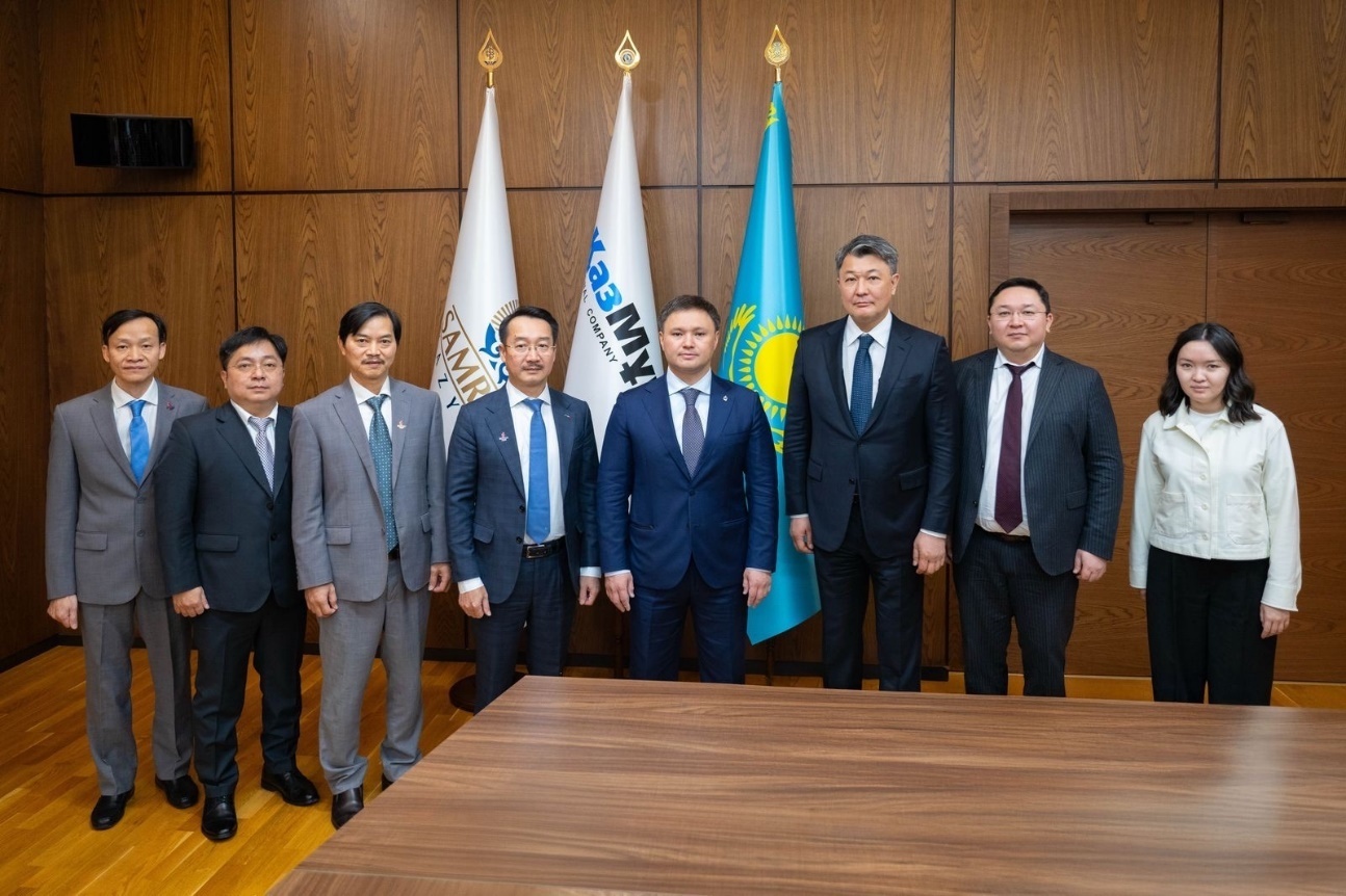 Tổng Giám đốc PVEP Nguyễn Thiện Bảo và đoàn công tác làm việc với Kazmunaygaz (Kazakhstan)