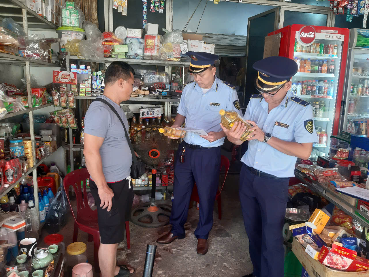 Đội QLTT số 7: Tổ chức tuyên truyền, giám sát đối với các cơ sở kinh doanh các sản phẩm dầu ăn trên địa bàn