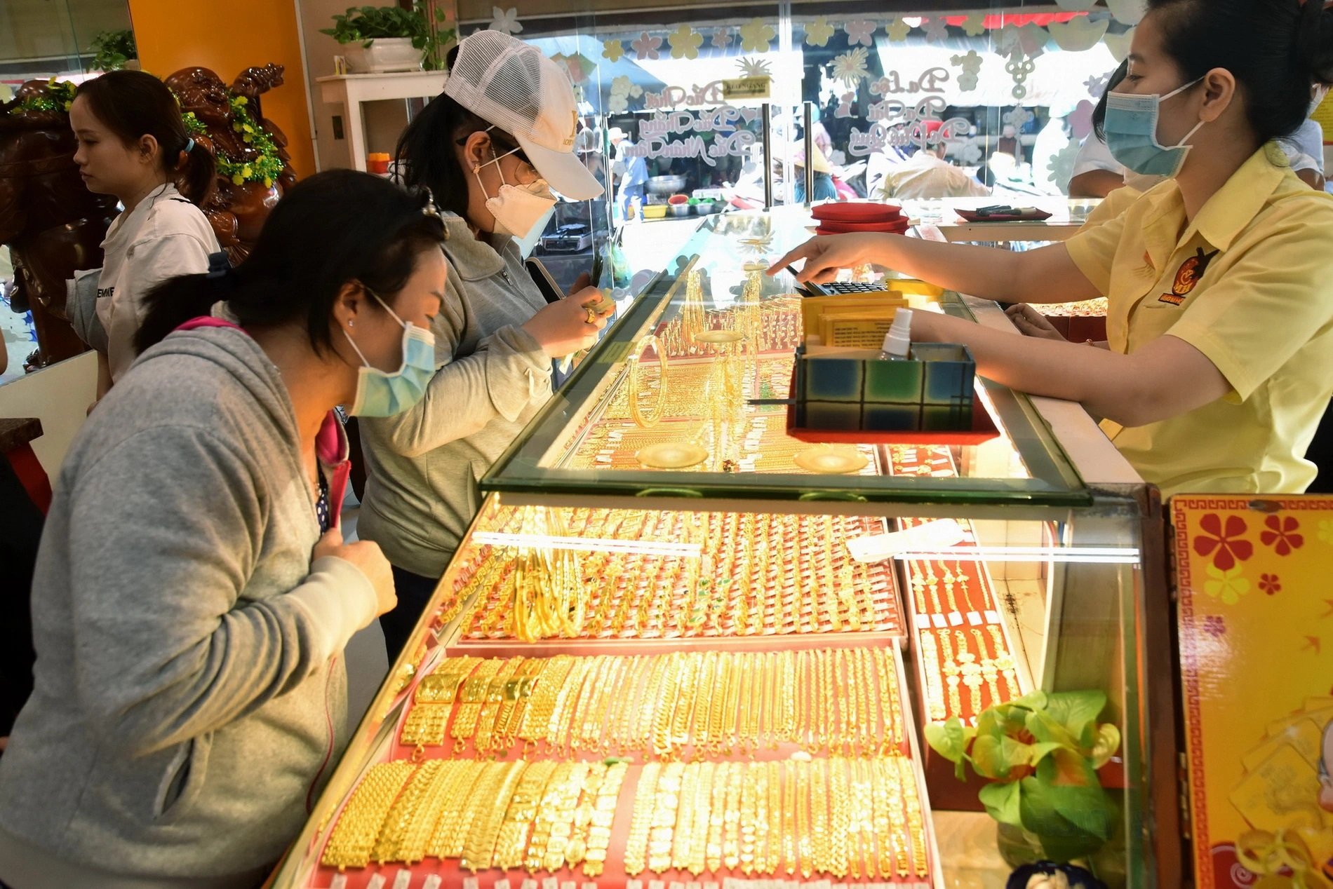 Bộ Công an đề xuất thanh tra thị trường vàng định kỳ, siết chặt quản lý sê-ri vàng miếng