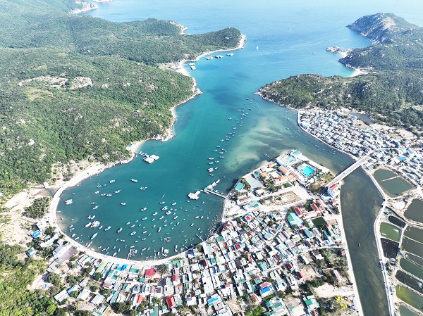 Khánh Hòa: Vịnh Vĩnh Hy- Điểm du lịch “hót” trong mùa hè 2025