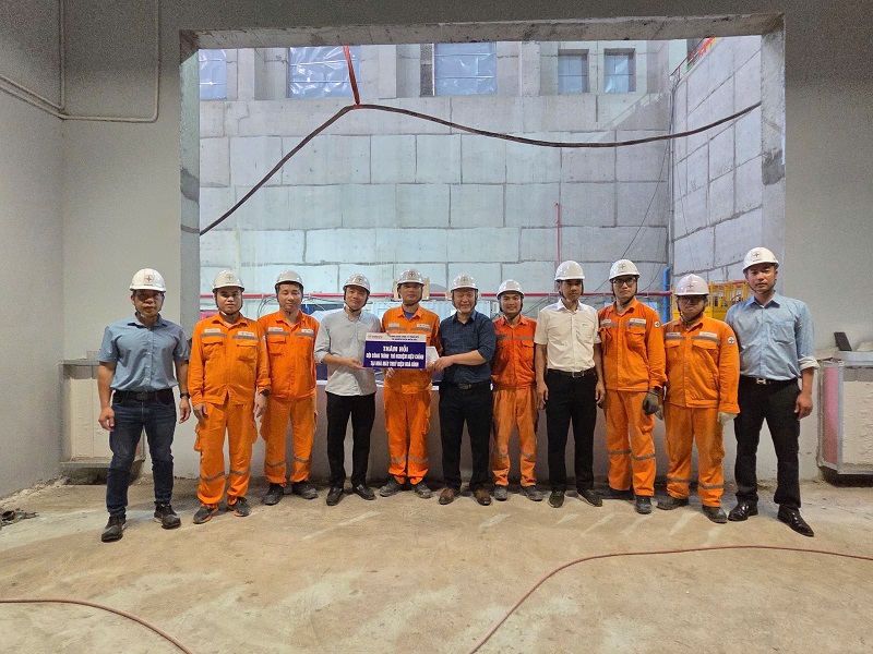 Ban lãnh đạo Công ty thăm hỏi động viên đội công tác Ban lãnh đạo Công ty thăm hỏi động viên đội công tác